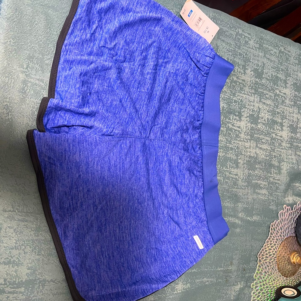 Active performance semi-fitted  shorts